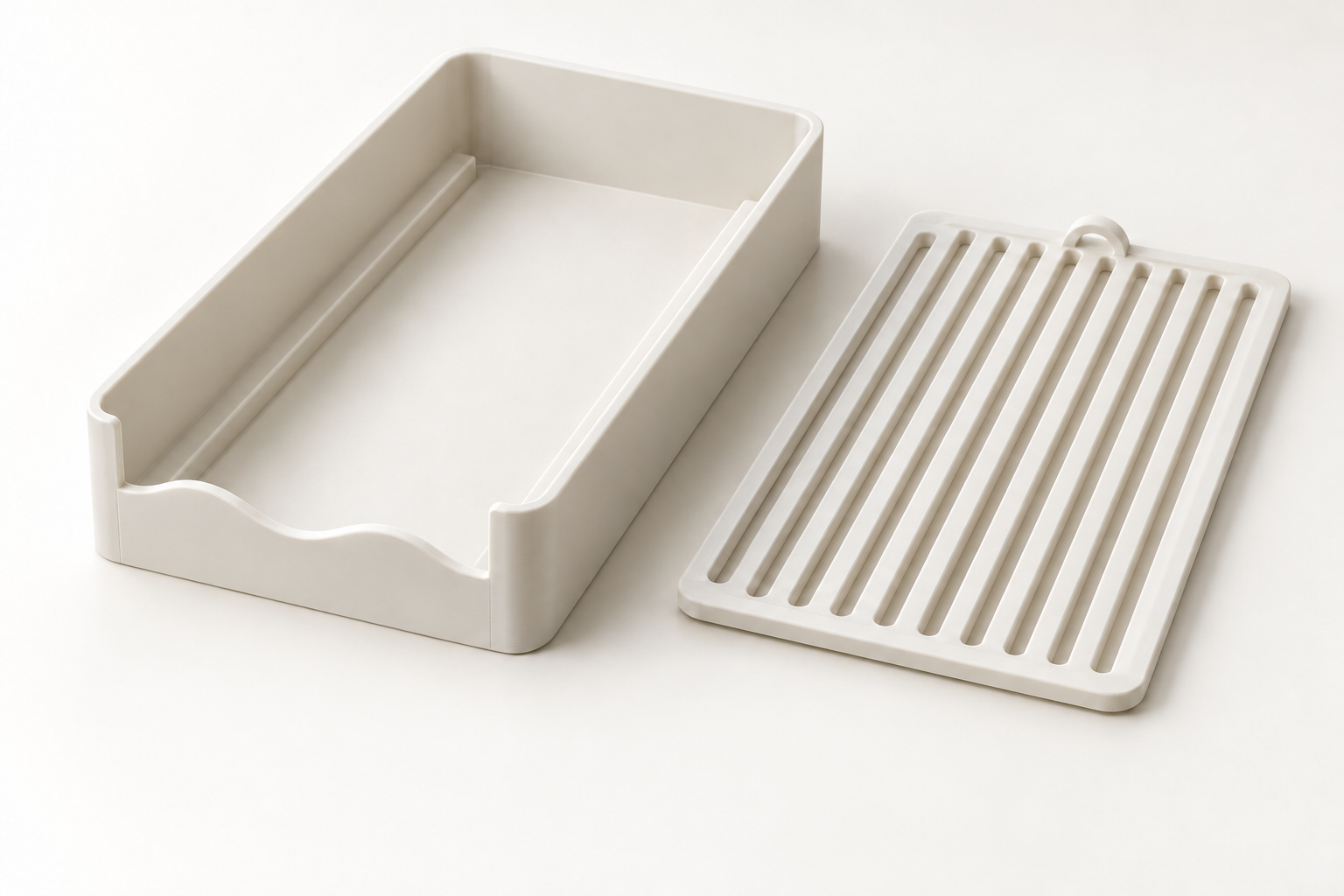Spoon holder with removable leak grid